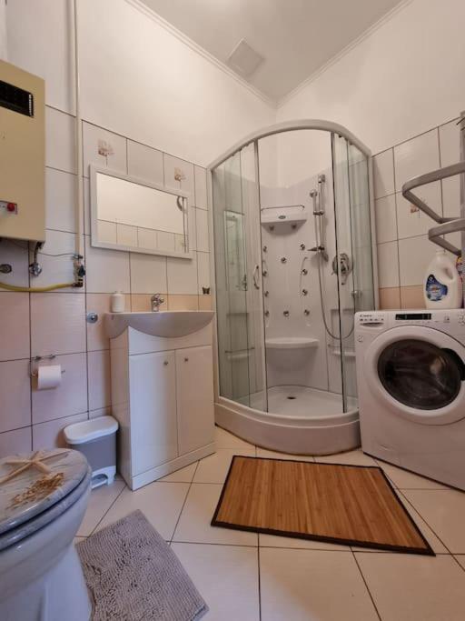 Vintage Apartman In City Center Miskolc Eksteriør bilde