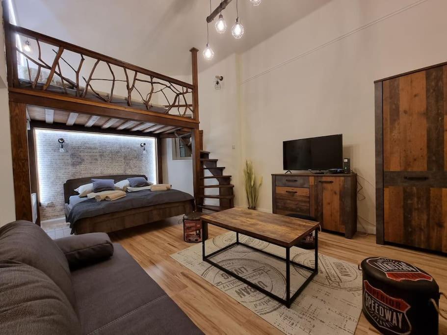 Vintage Apartman In City Center Miskolc Eksteriør bilde