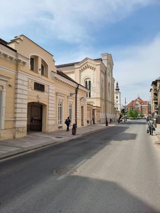 Vintage Apartman In City Center Miskolc Eksteriør bilde