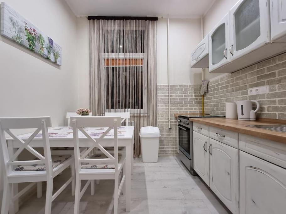 Vintage Apartman In City Center Miskolc Eksteriør bilde