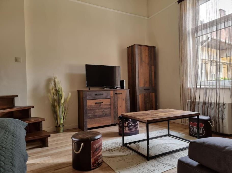 Vintage Apartman In City Center Miskolc Eksteriør bilde