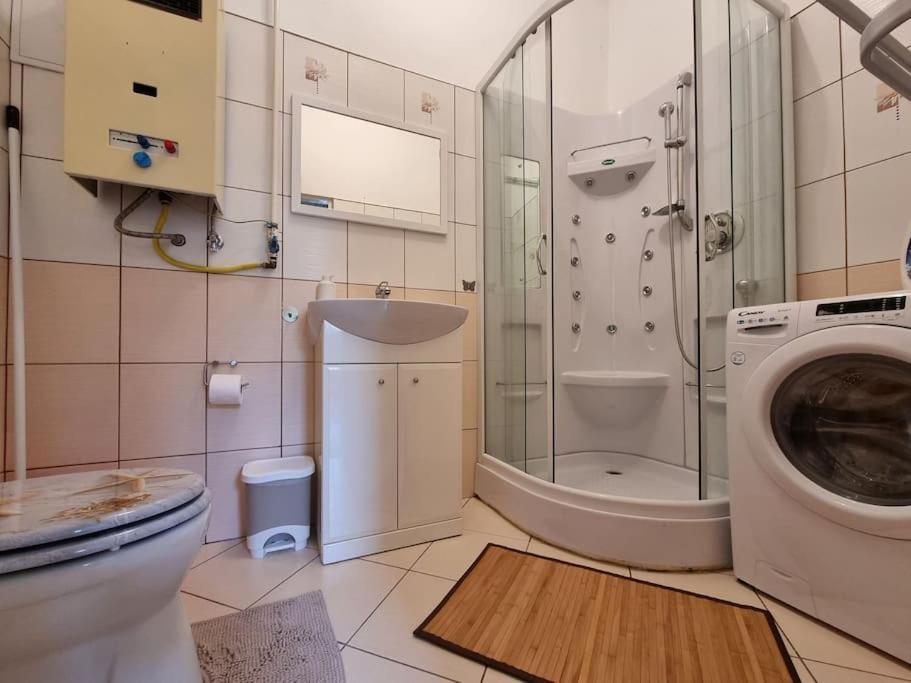 Vintage Apartman In City Center Miskolc Eksteriør bilde
