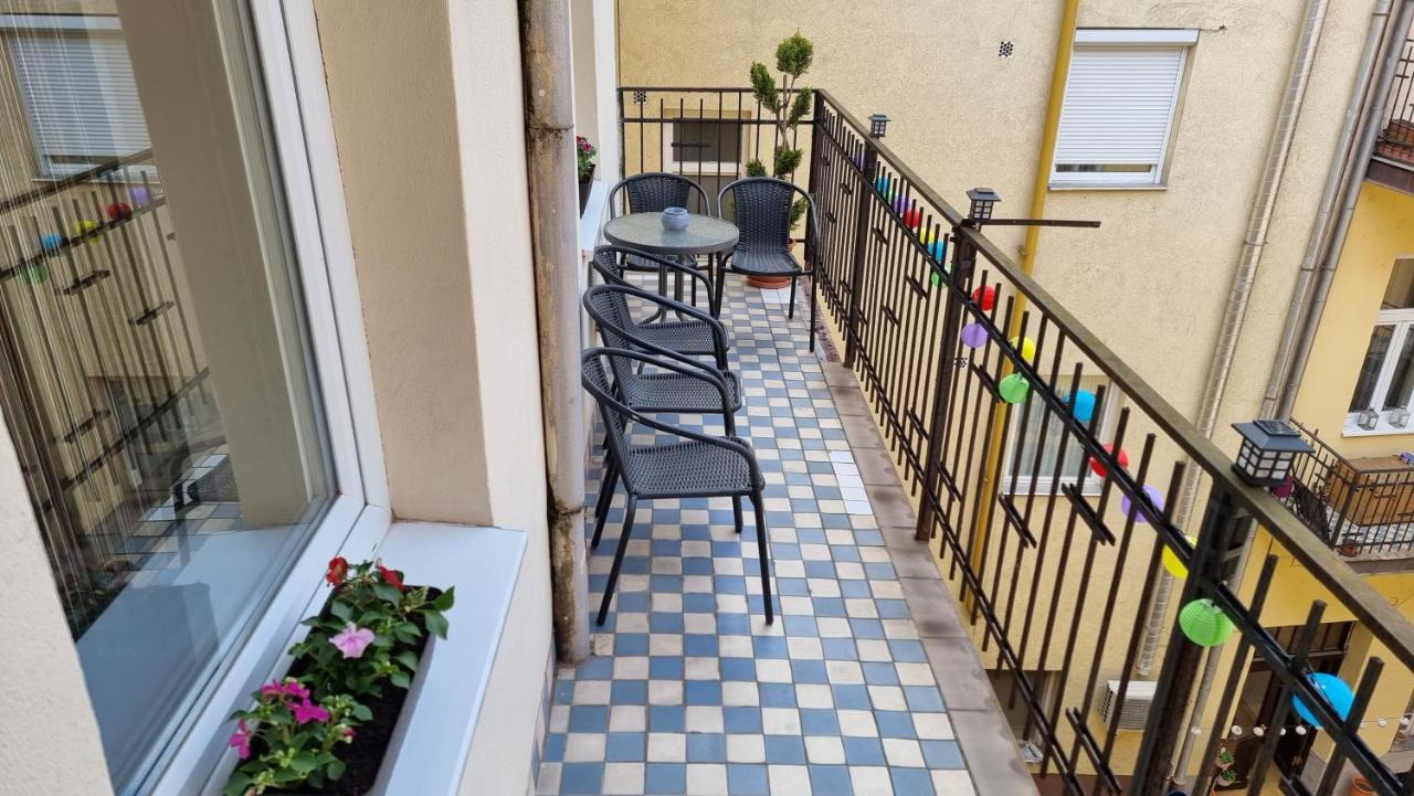 Vintage Apartman In City Center Miskolc Eksteriør bilde